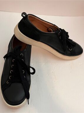 Vionic Women’s Black Low Top sneakers Size 9
